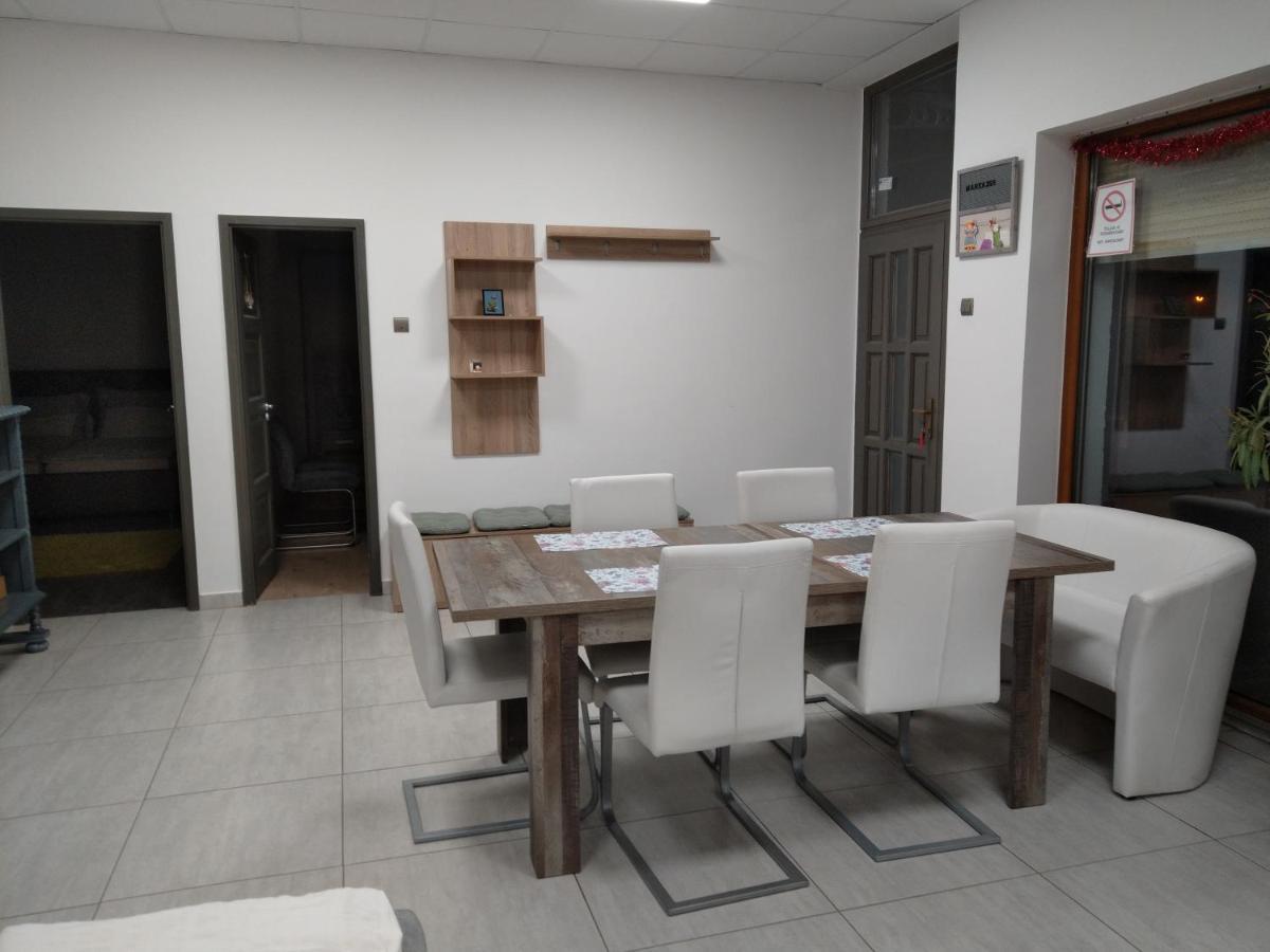 Silver Dream Apartmanhaz Debrecen Esterno foto